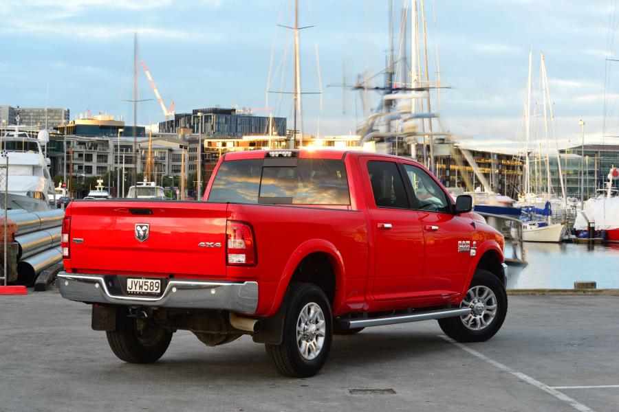  Dodge Ram 2500 Laramie Crew Cab 2015 года  (AU) (фото 13 из 40)